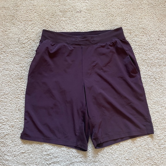 Lululemon T.H.E. Short 9” black cherry size M - Picture 4 of 10
